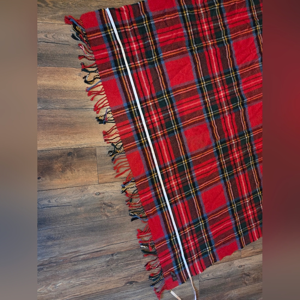 Royal Stewart UK Woven 100% Wool Tartan Fringe Blanket - Picture 4 of 7